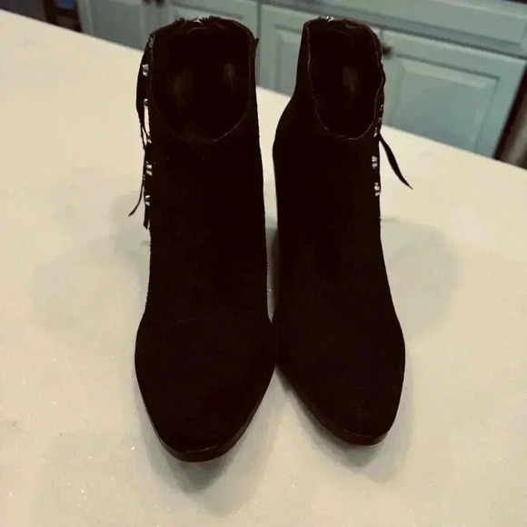 Fergie Women's Bennie Western Boots  w/ Fringe Studded Suede Ankle Sz 7.5 M - Picture 9 of 10